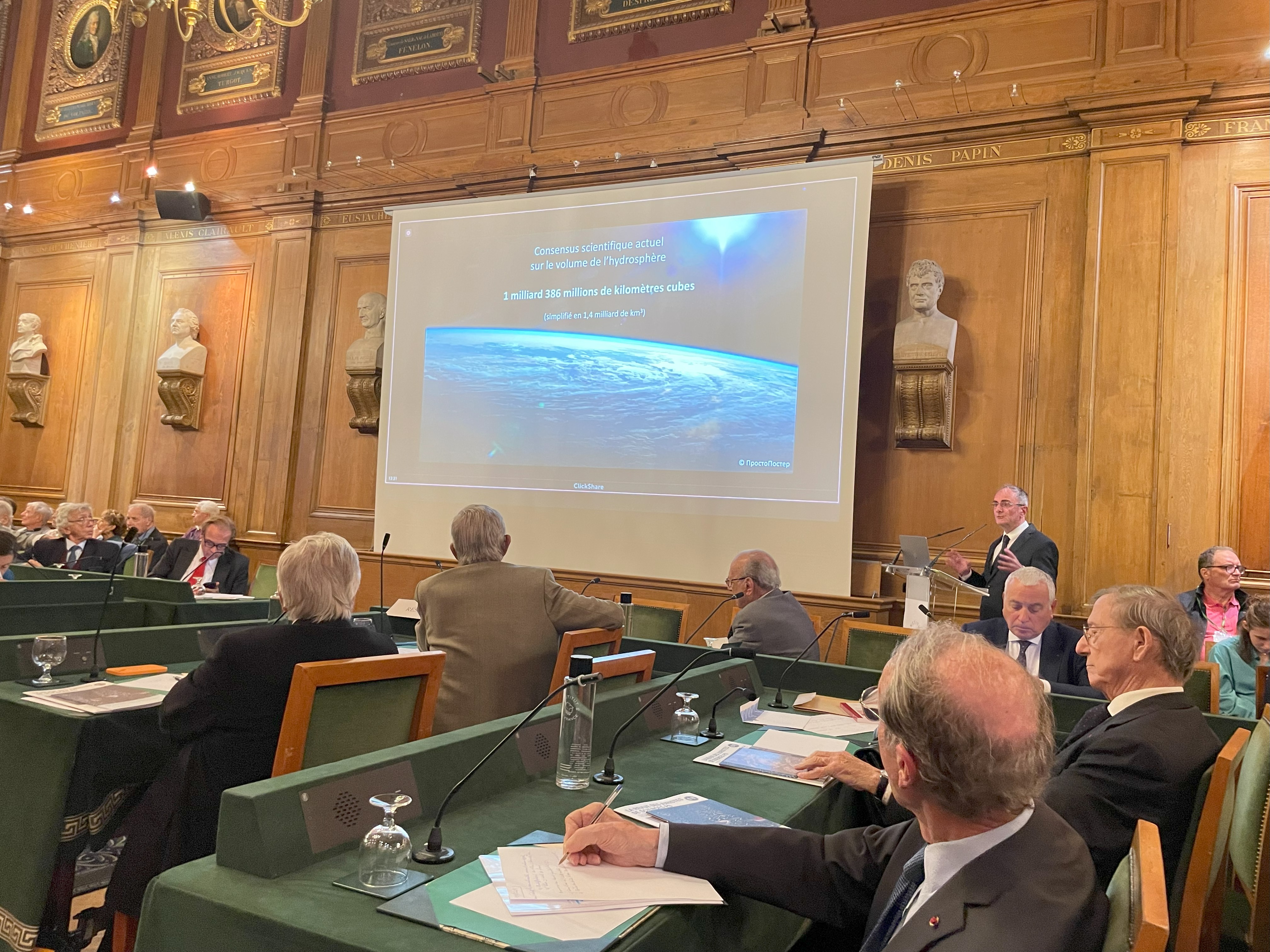 Communication de Laurent TOUCHART « Les eaux continentales : ressources et problèmes de gestion »